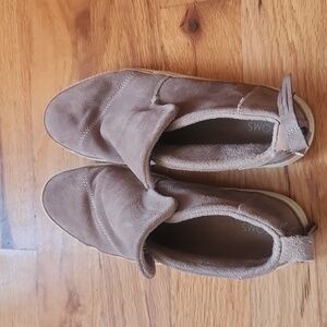 Tan Tom suede booties